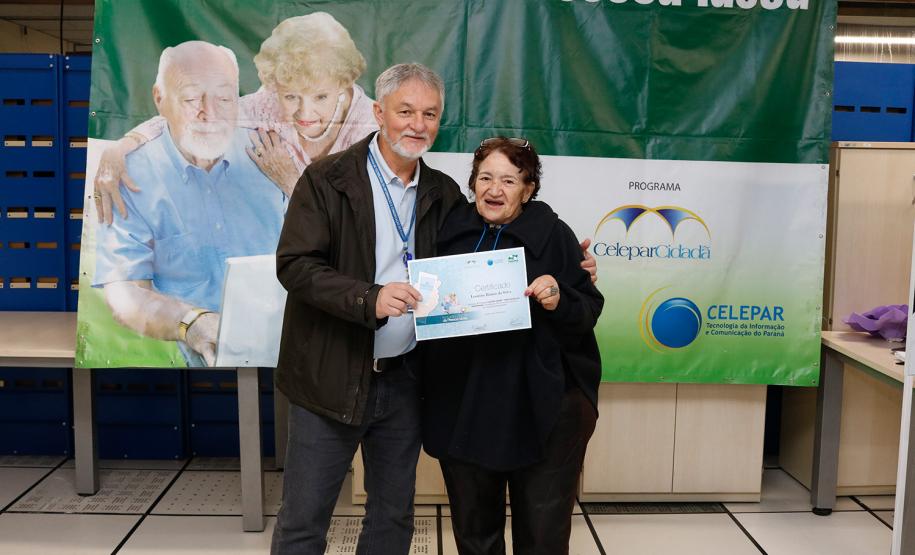 Mais uma turma com alunos da terceira idade foi formada pela Celepar. Ao todo, 58 pessoas com idade acima de 60 anos participaram do Curso Básico de Smartphone que a companhia oferta gratuitamente.