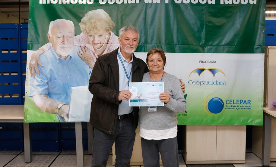 Mais uma turma com alunos da terceira idade foi formada pela Celepar. Ao todo, 58 pessoas com idade acima de 60 anos participaram do Curso Básico de Smartphone que a companhia oferta gratuitamente.