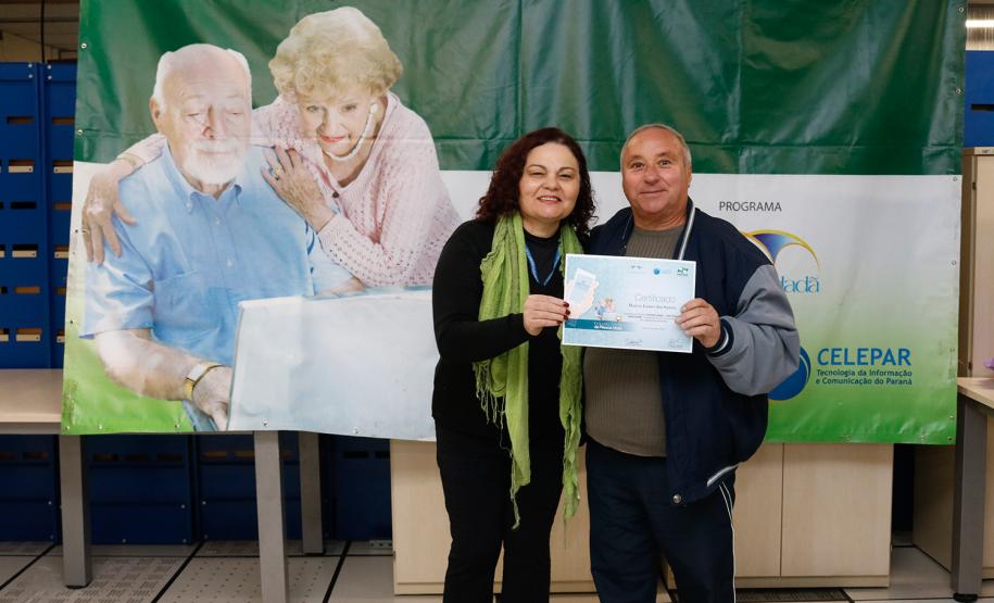 Mais uma turma com alunos da terceira idade foi formada pela Celepar. Ao todo, 58 pessoas com idade acima de 60 anos participaram do Curso Básico de Smartphone que a companhia oferta gratuitamente.