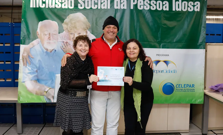 Mais uma turma com alunos da terceira idade foi formada pela Celepar. Ao todo, 58 pessoas com idade acima de 60 anos participaram do Curso Básico de Smartphone que a companhia oferta gratuitamente.