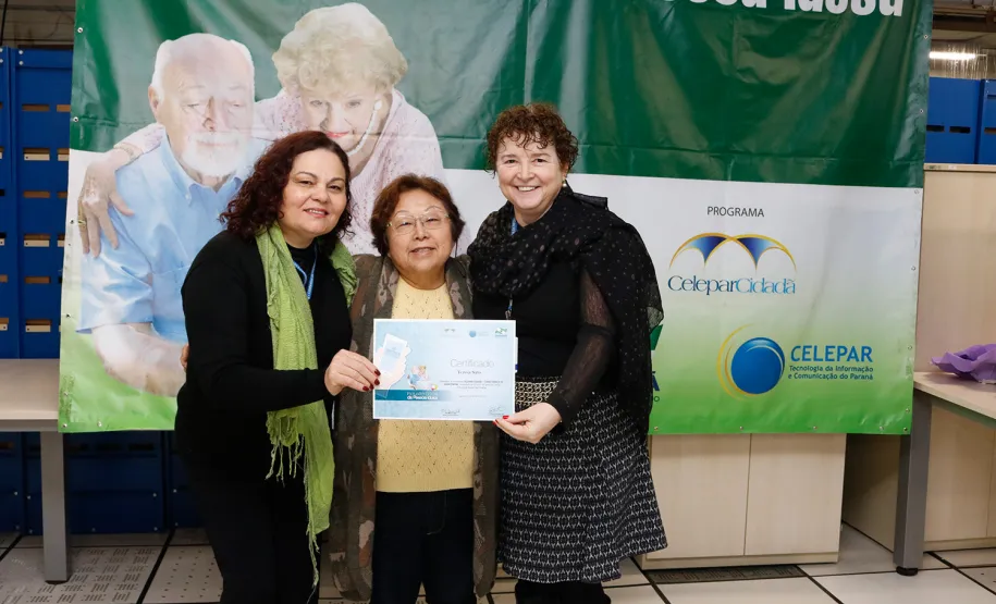 Mais uma turma com alunos da terceira idade foi formada pela Celepar. Ao todo, 58 pessoas com idade acima de 60 anos participaram do Curso Básico de Smartphone que a companhia oferta gratuitamente.