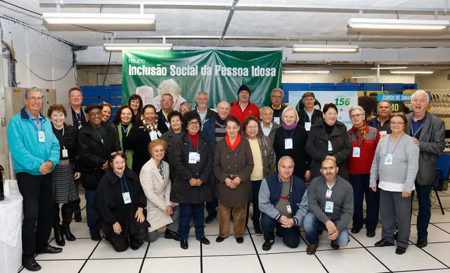 Mais uma turma com alunos da terceira idade foi formada pela Celepar. Ao todo, 58 pessoas com idade acima de 60 anos participaram do Curso Básico de Smartphone que a companhia oferta gratuitamente.