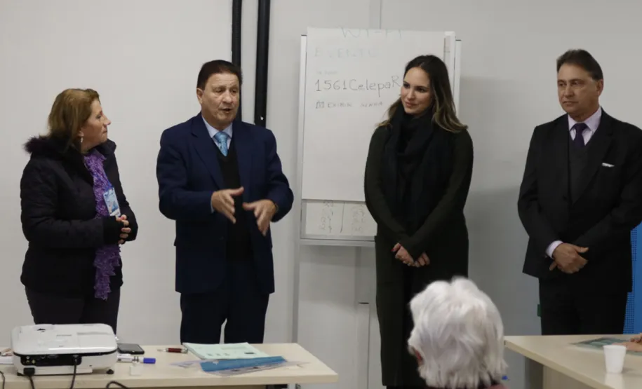 Celepar forma nova turma do Curso de Smartphone