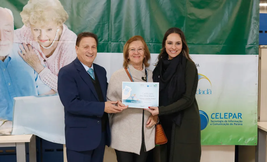 Mais uma turma com alunos da terceira idade foi formada pela Celepar. Ao todo, 58 pessoas com idade acima de 60 anos participaram do Curso Básico de Smartphone que a companhia oferta gratuitamente.