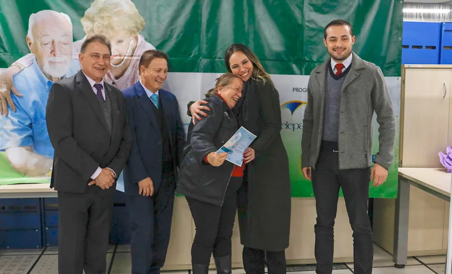 Mais uma turma com alunos da terceira idade foi formada pela Celepar. Ao todo, 58 pessoas com idade acima de 60 anos participaram do Curso Básico de Smartphone que a companhia oferta gratuitamente.