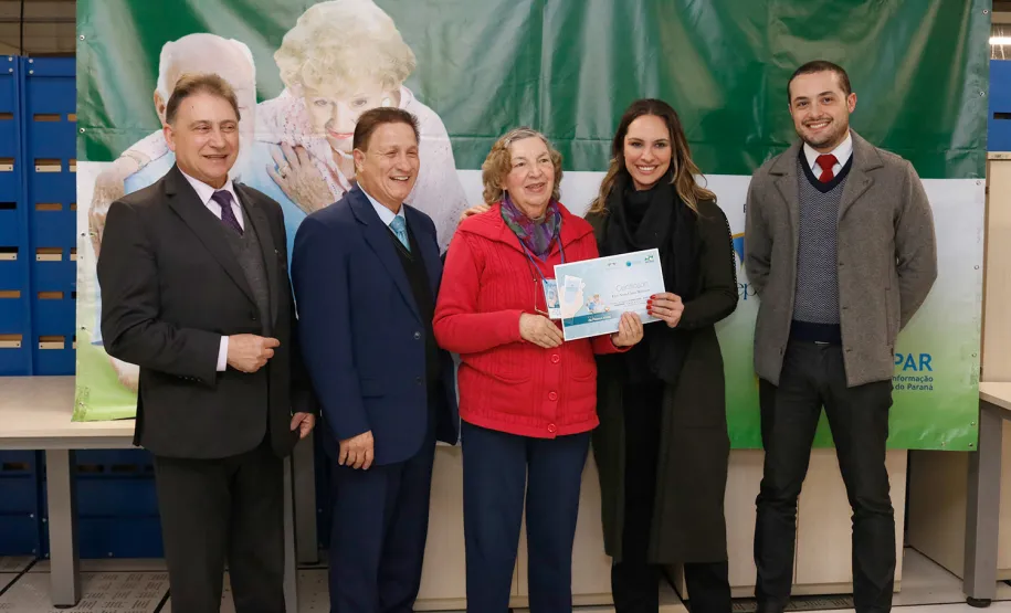 Mais uma turma com alunos da terceira idade foi formada pela Celepar. Ao todo, 58 pessoas com idade acima de 60 anos participaram do Curso Básico de Smartphone que a companhia oferta gratuitamente.