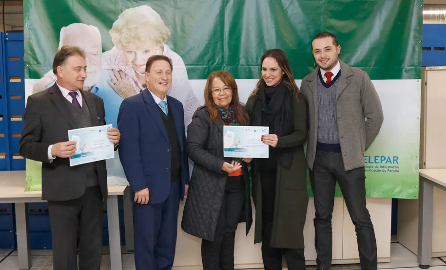Mais uma turma com alunos da terceira idade foi formada pela Celepar. Ao todo, 58 pessoas com idade acima de 60 anos participaram do Curso Básico de Smartphone que a companhia oferta gratuitamente.