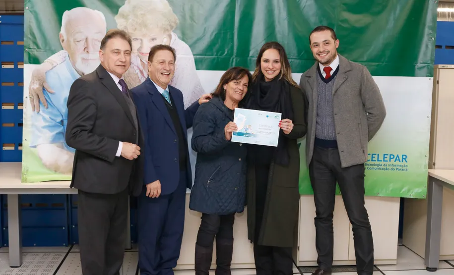 Mais uma turma com alunos da terceira idade foi formada pela Celepar. Ao todo, 58 pessoas com idade acima de 60 anos participaram do Curso Básico de Smartphone que a companhia oferta gratuitamente.