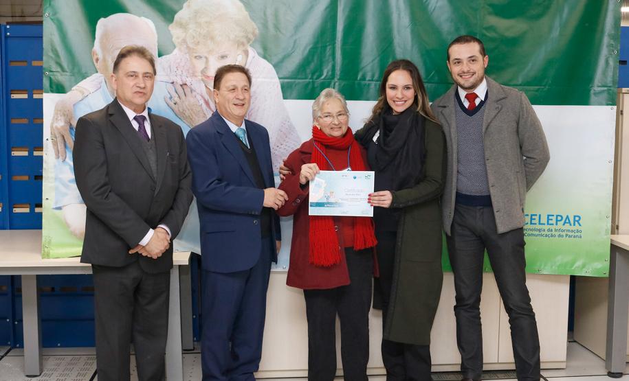 Mais uma turma com alunos da terceira idade foi formada pela Celepar. Ao todo, 58 pessoas com idade acima de 60 anos participaram do Curso Básico de Smartphone que a companhia oferta gratuitamente.