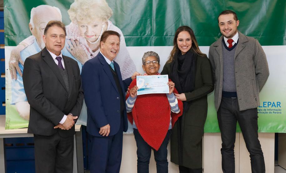 Mais uma turma com alunos da terceira idade foi formada pela Celepar. Ao todo, 58 pessoas com idade acima de 60 anos participaram do Curso Básico de Smartphone que a companhia oferta gratuitamente.