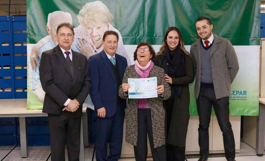 Mais uma turma com alunos da terceira idade foi formada pela Celepar. Ao todo, 58 pessoas com idade acima de 60 anos participaram do Curso Básico de Smartphone que a companhia oferta gratuitamente.