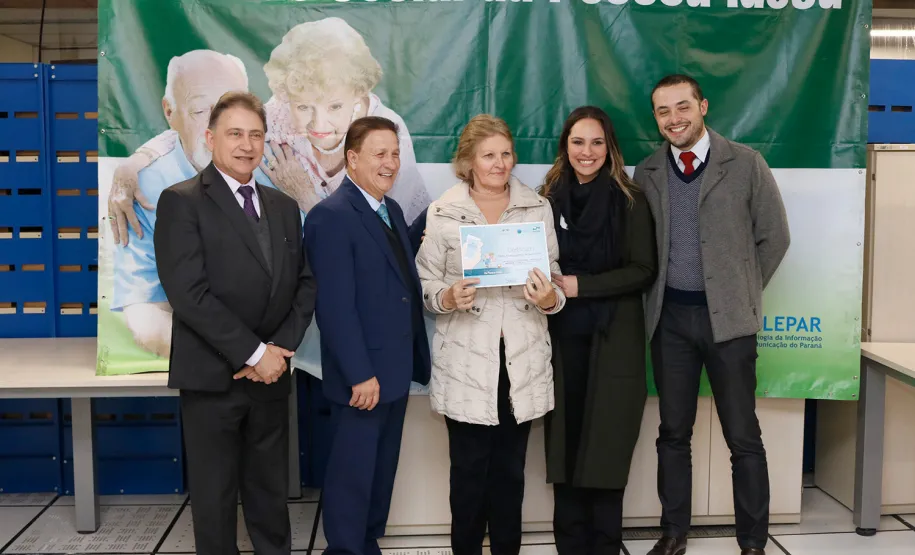Mais uma turma com alunos da terceira idade foi formada pela Celepar. Ao todo, 58 pessoas com idade acima de 60 anos participaram do Curso Básico de Smartphone que a companhia oferta gratuitamente.