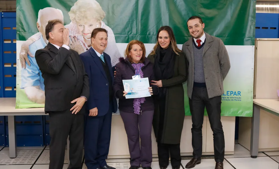 Mais uma turma com alunos da terceira idade foi formada pela Celepar. Ao todo, 58 pessoas com idade acima de 60 anos participaram do Curso Básico de Smartphone que a companhia oferta gratuitamente.