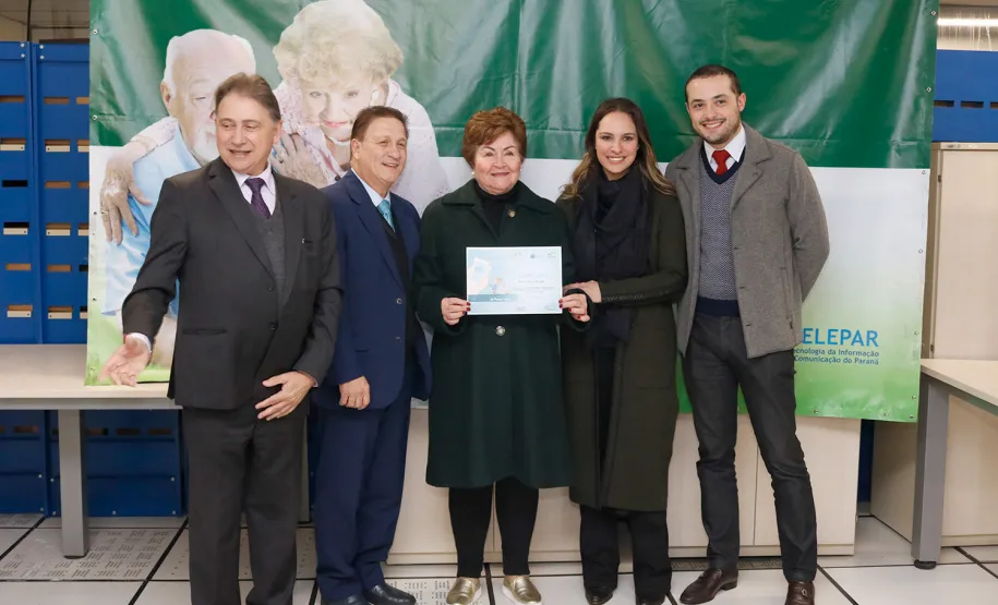 Mais uma turma com alunos da terceira idade foi formada pela Celepar. Ao todo, 58 pessoas com idade acima de 60 anos participaram do Curso Básico de Smartphone que a companhia oferta gratuitamente.