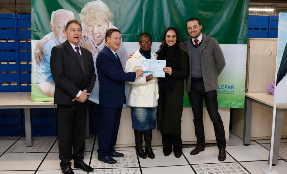 Mais uma turma com alunos da terceira idade foi formada pela Celepar. Ao todo, 58 pessoas com idade acima de 60 anos participaram do Curso Básico de Smartphone que a companhia oferta gratuitamente.