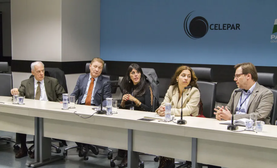 Secretaria da Administração e Procuradoria Geral do Estado avaliam Edital Eletrônico desenvolvido pela Celepar