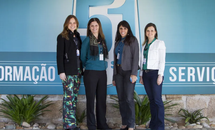 Secretaria da Administração e Procuradoria Geral do Estado avaliam Edital Eletrônico desenvolvido pela Celepar Juliana Bortolan, Marilza Andrade, Cristina Romanniuk Fontanelli e Louisie Pascoal