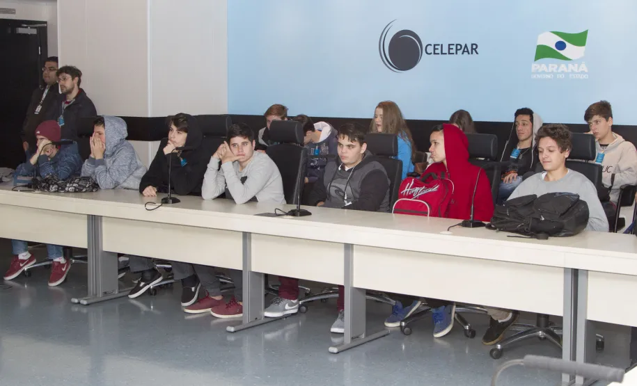 Novo grupo de alunos da TECPUC conhecem a Celepar