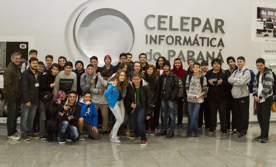 Novo grupo de alunos da TECPUC conhecem a Celepar