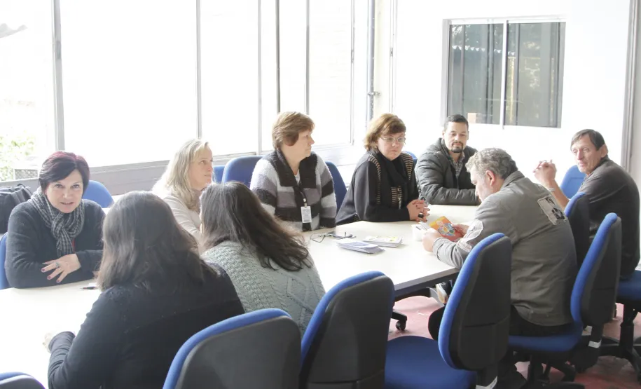 Empregados da Celepar participam da oficina Construindo sua Horta