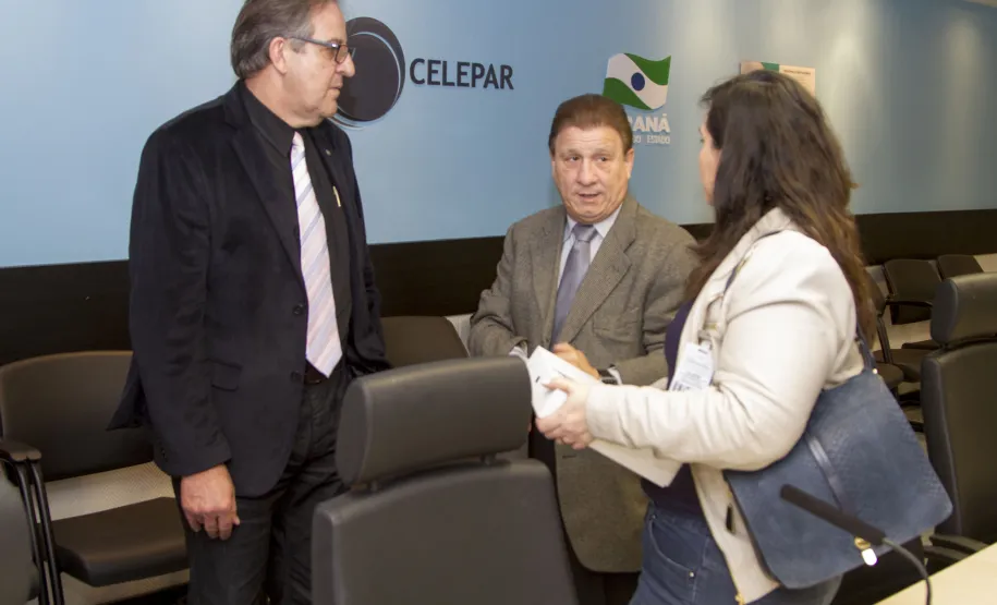 Secretário do Meio Ambiente conhece soluções de inteligência desenvolvidas pela Celepar Antonio Carlos Bonetti, Jacson Carvalho Leite e Danielle Teixeira Tortato