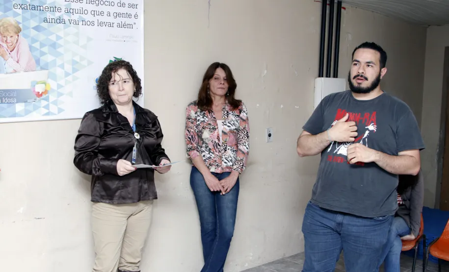 Curso de acesso à internet e redes sociais promovido pela Celepar insere mais 11 idosos no mundo digital