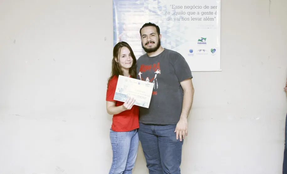 Curso de acesso à internet e redes sociais promovido pela Celepar insere mais 11 idosos no mundo digital