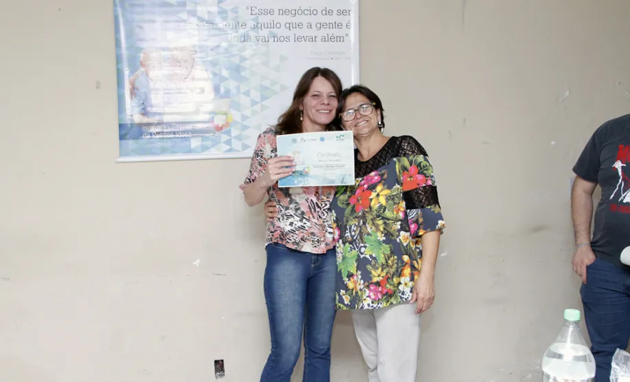 Curso de acesso à internet e redes sociais promovido pela Celepar insere mais 11 idosos no mundo digital