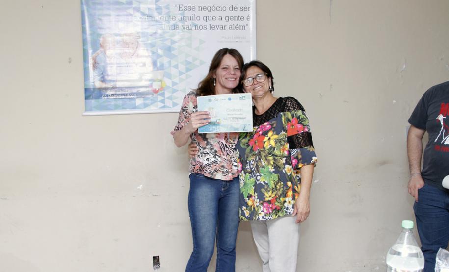 Curso de acesso à internet e redes sociais promovido pela Celepar insere mais 11 idosos no mundo digital