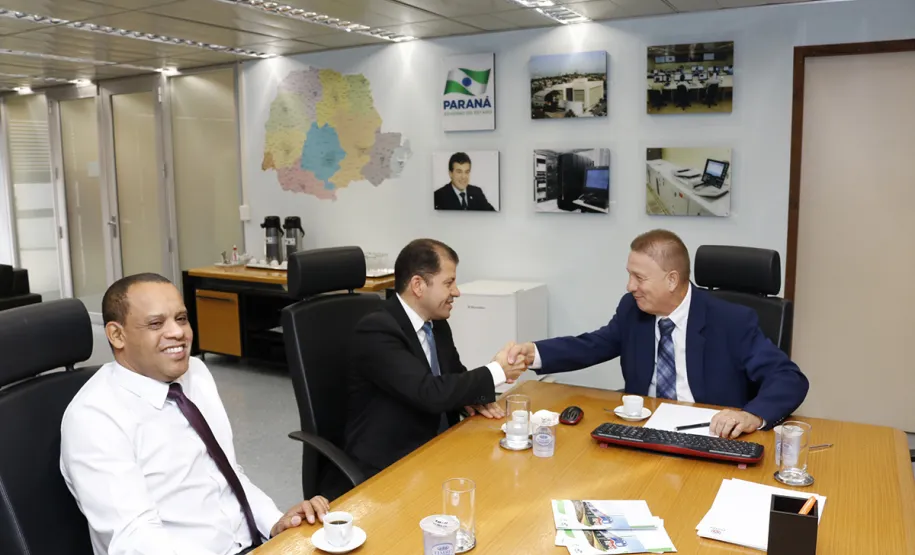 Celepar recebe os parabéns do presidente da Câmara de Curitiba