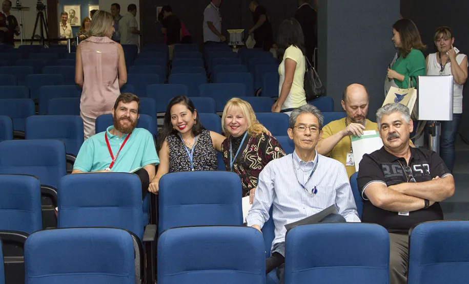 Celepar homenageia 99 empregados que fazem aniversário de casa em 2016