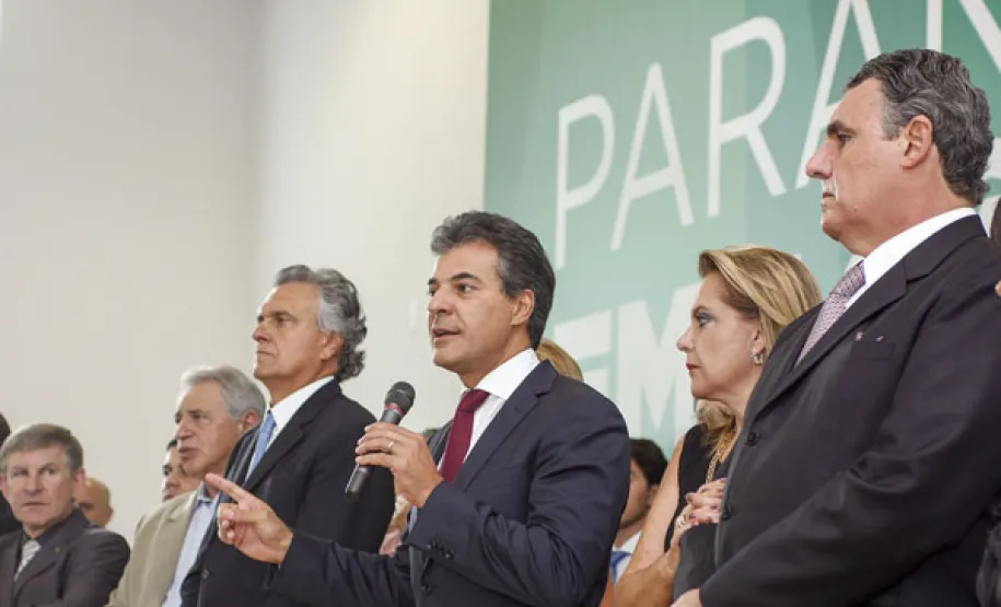 Gov. Beto Richa da posse a Abelardo Lupion como Presidente da Cohapar Governador Beto Richa, da posse ao novo Presidente da Cohapar, Abelardo Lupion, acompanhado pelos, Secretário da Casa Civil, Eduardo Sciarra, Secretário da Agricultura e Abastecimento, Norberto Ortigara, Secretária do Trabalho e Desenvolvimento Social, Fernanda Richa, Secretário de Planejamento, Silvio Barros, Presidente da Sanepar, Mounir Chaowiche, Presidente da Fomento, Juracy Barbosa Sobrinho e demais autoridades.Curitiba, 05/02/2015Foto: Pedro Ribas / ANPr