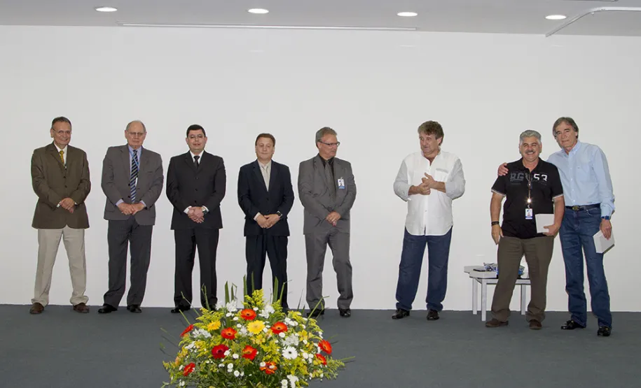 Celepar homenageia 99 empregados que fazem aniversário de casa em 2016 Empregados com 40 anos de Celepar