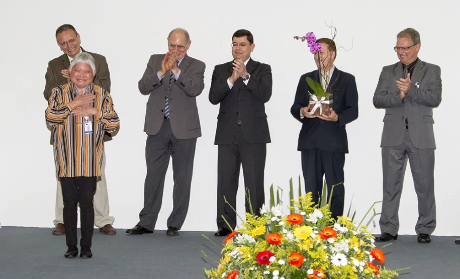 Celepar homenageia 99 empregados que fazem aniversário de casa em 2016 Shiguemi Tsutya - 50 anos de Celepar
