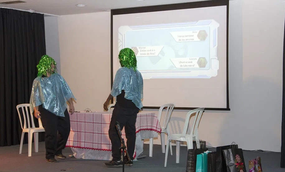 Programa de Educação Financeira e Previdenciária -Minha Escolha realiza peça Money, Monkey, Money