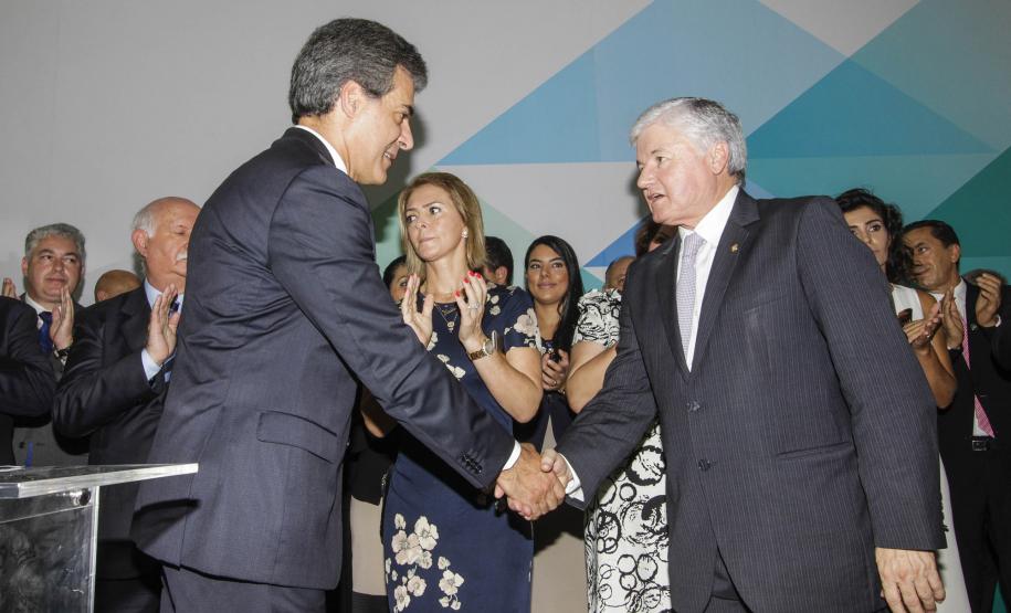 Richa dá posse aos novos secretários da Casa Civil, Administração e Justiça Governador Beto Richa empossa os novos secretários estaduais, chefe da Casa Civil, Valdir Rossoni, da Administração, Reinhold Stephanes e da Justiça, Cidadania e Direitos Humanos, Artagão Junior. Curitiba, 21/03/2016. Foto: Pedro Ribas/ANPr