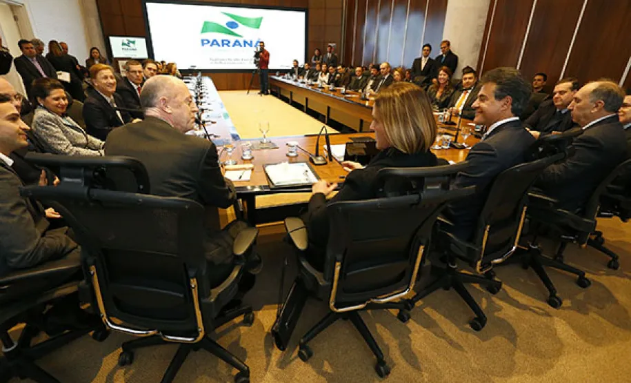 Richa lança Central de Transparência Carcerária Governador Beto Richa junto com a secretária estadual da Justiça, Cidadania e Direitos Humanos, Maria Tereza Uille Gomes, lança a Central de Transparência Carcerária e a Central Estadual de Informações de Flagrantes. Curitiba, 02/06/2014. Foto: Arnaldo Alves/ANPr