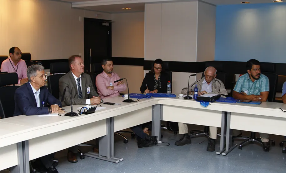 Futuros gestores de Pontal do Paraná participam de reunião na Celepar
