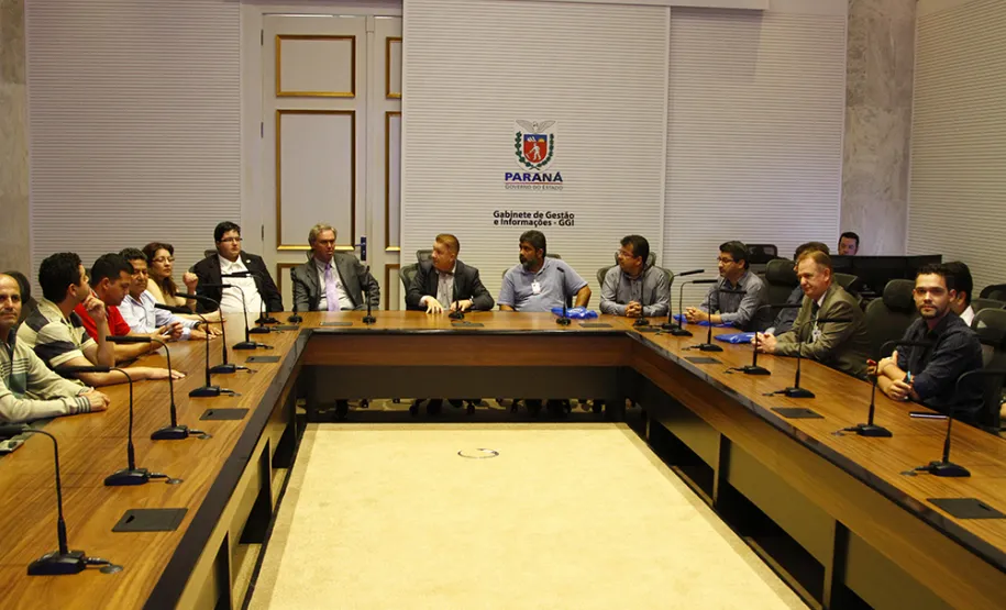 Futuros gestores de Pontal do Paraná participam de reunião na Celepar