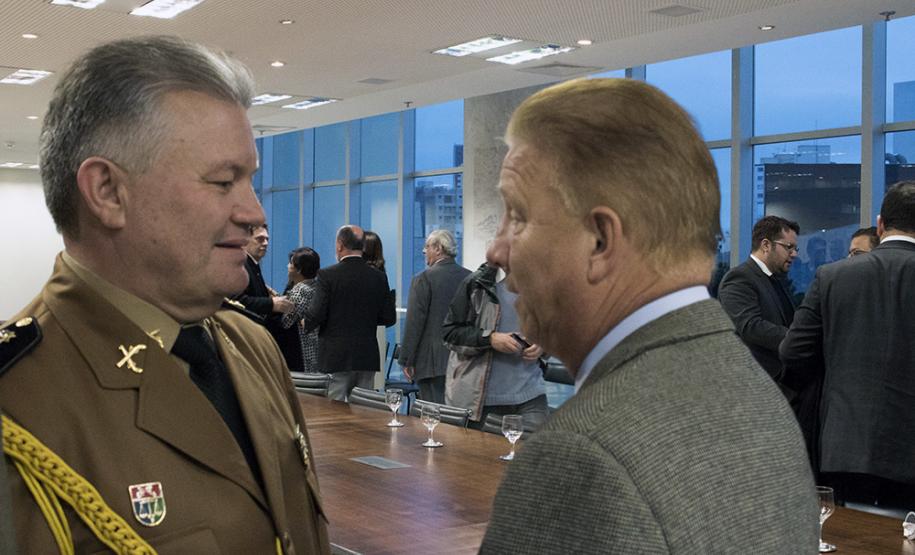 Jacson Carvalho Leite e o coronel Élio de Oliveira Manoel