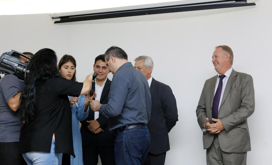 Governador Beto Richa lança o aplicativo Detran Fácil, acompanhado pelo diretor do Detran, Marcos Traad, pelo secretário chefe da Casa Civil, Valdir Rossoni e pelo presidente da Celepar, Jacson Carvalho Leite. Curitiba, 21/07/2016.