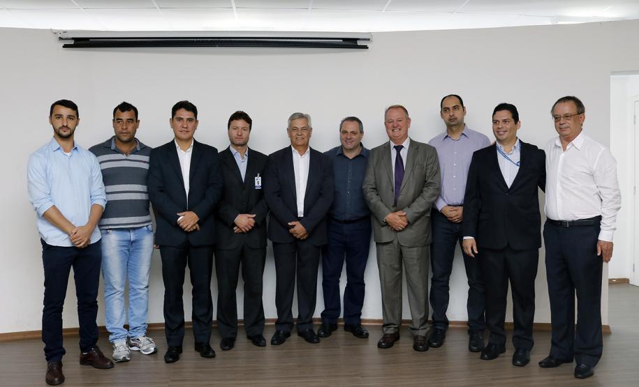 Governador Beto Richa lança o aplicativo Detran Fácil, acompanhado pelo diretor do Detran, Marcos Traad, pelo secretário chefe da Casa Civil, Valdir Rossoni e pelo presidente da Celepar, Jacson Carvalho Leite. Curitiba, 21/07/2016.