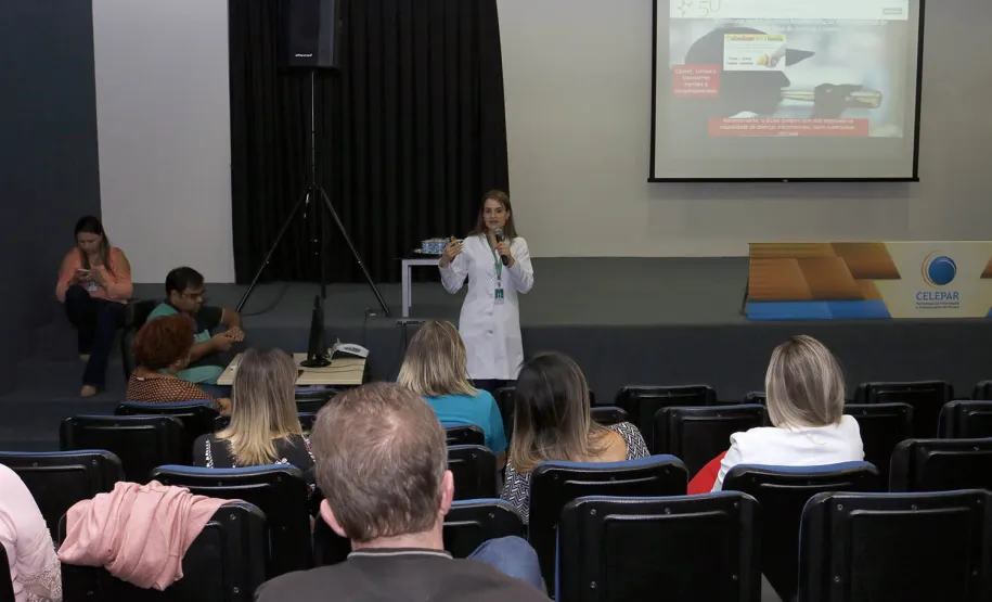 Celepar promove palestra de conscientização ao combate do alcoolismo