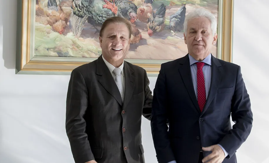 Presidente da Celepar Jacson Carvalho Leite e presidente do TJ-PR, des. Renato Bettega.
Foto: Celepar