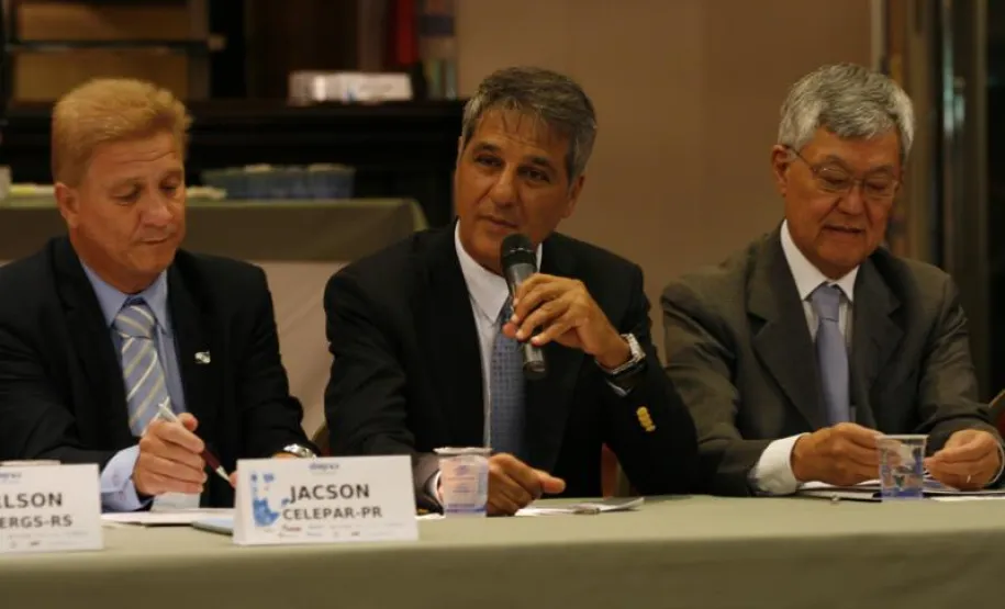 Evento nacional de informática pública discute modernização do Estado em Curitiba Jacson Carvalho Leite, José Richa Filho e Cassio Taniguchi