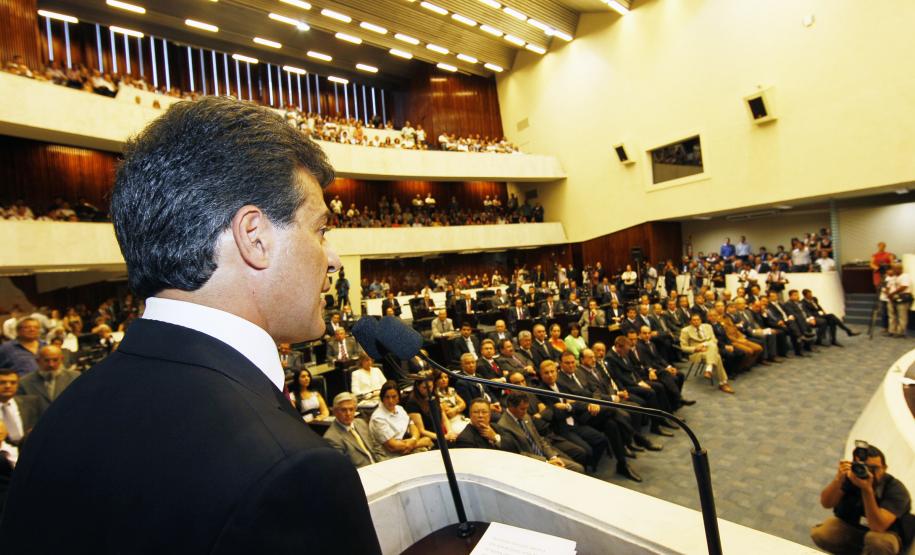 Na Assembleia, Richa apresenta diagnóstico e ações para 2012 Governador Beto Richa discursa na abertura dos trabalhos na Assembleia Legislativa