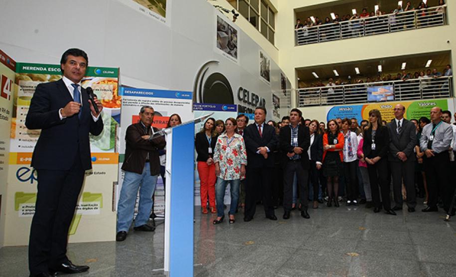 Governador Beto Richa inaugura novo Data Center corporativo do governo e o Centro Integrado de Informações Estratégicas da Celepar. Curitiba, 18.11.2013 - Foto Jonas Oliveira/ANPr