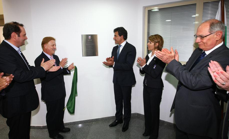 Governador Beto Richa inaugura novo Data Center corporativo do governo e o Centro Integrado de Informações Estratégicas da Celepar. Curitiba, 18.11.2013 - Foto Jonas Oliveira/ANPr
