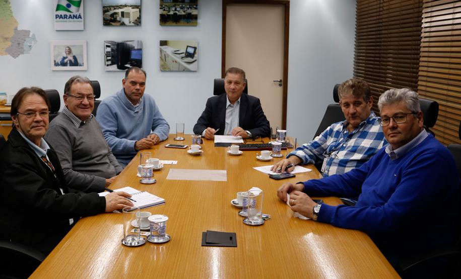 Richa dá posse aos novos secretários da Casa Civil, Administração e Justiça Governador Beto Richa empossa os novos secretários estaduais, chefe da Casa Civil, Valdir Rossoni, da Administração, Reinhold Stephanes e da Justiça, Cidadania e Direitos Humanos, Artagão Junior. Curitiba, 21/03/2016 Foto: Pedro Ribas/ANPr