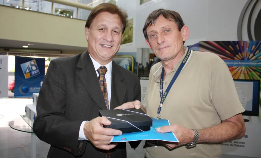 O aniversariante, Carlos